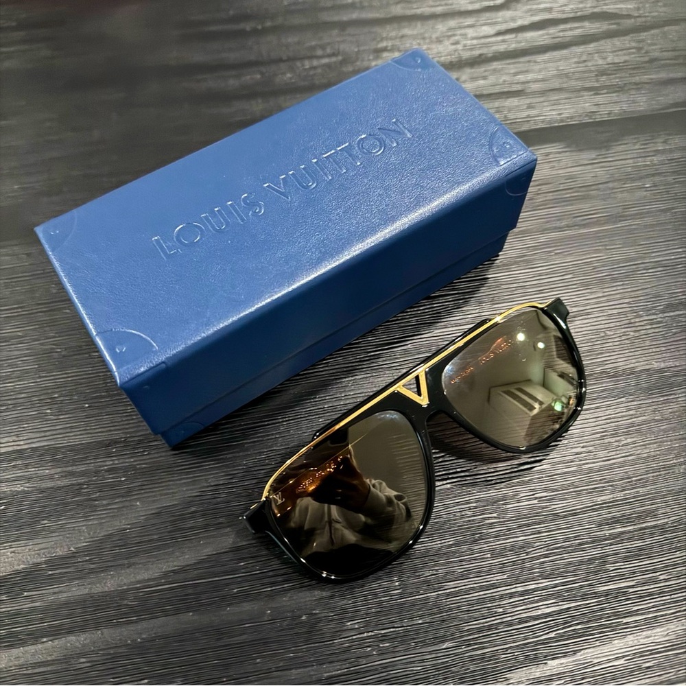 LV SUNGLASSES